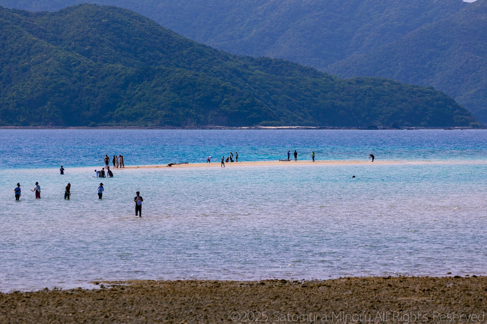 かくれ浜の道路側からの眺め